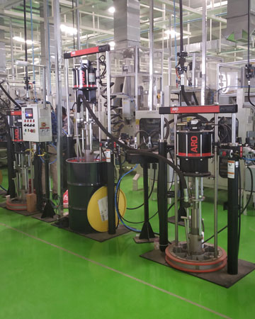 ARO 그리스 디스펜싱 시스템은 자동차 조립 또는 엔진 제조 공정에 이상적입니다