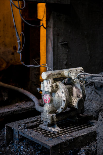 은 함유 엑스레이 필름을 재활용하는 국내 선도 기업에서 사용 중인 ARO 에어 다이어프램 펌프